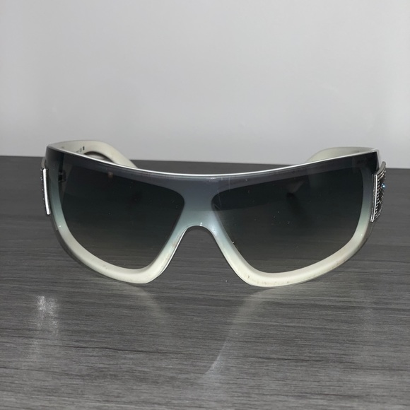 Chanel sunglasses - Picture 5 of 8